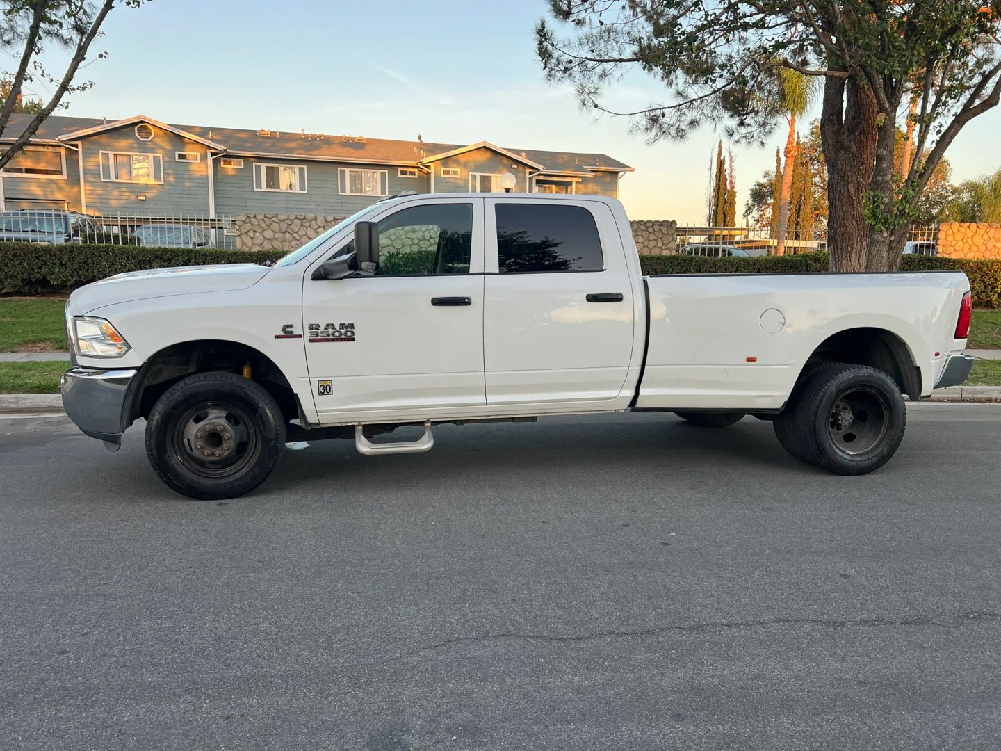 ram ram 3500 pickup 2018 3C63RRGL3JG372654 image ram ram 3500 pickup 2018 3C63RRGL3JG372654 image